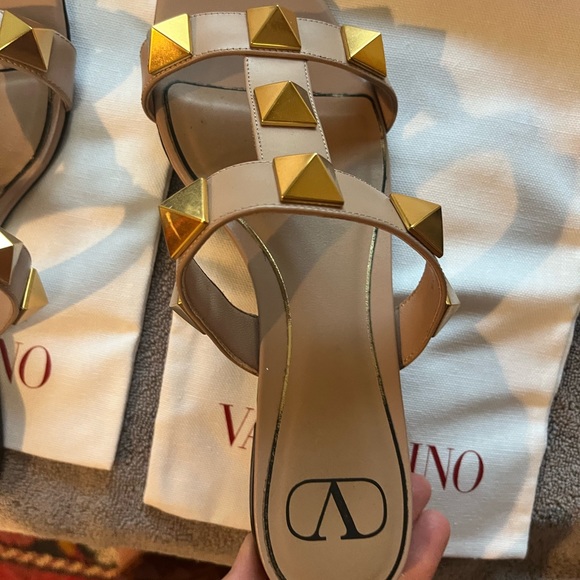 Valentino Roman Stud slide sandals - Picture 8 of 9